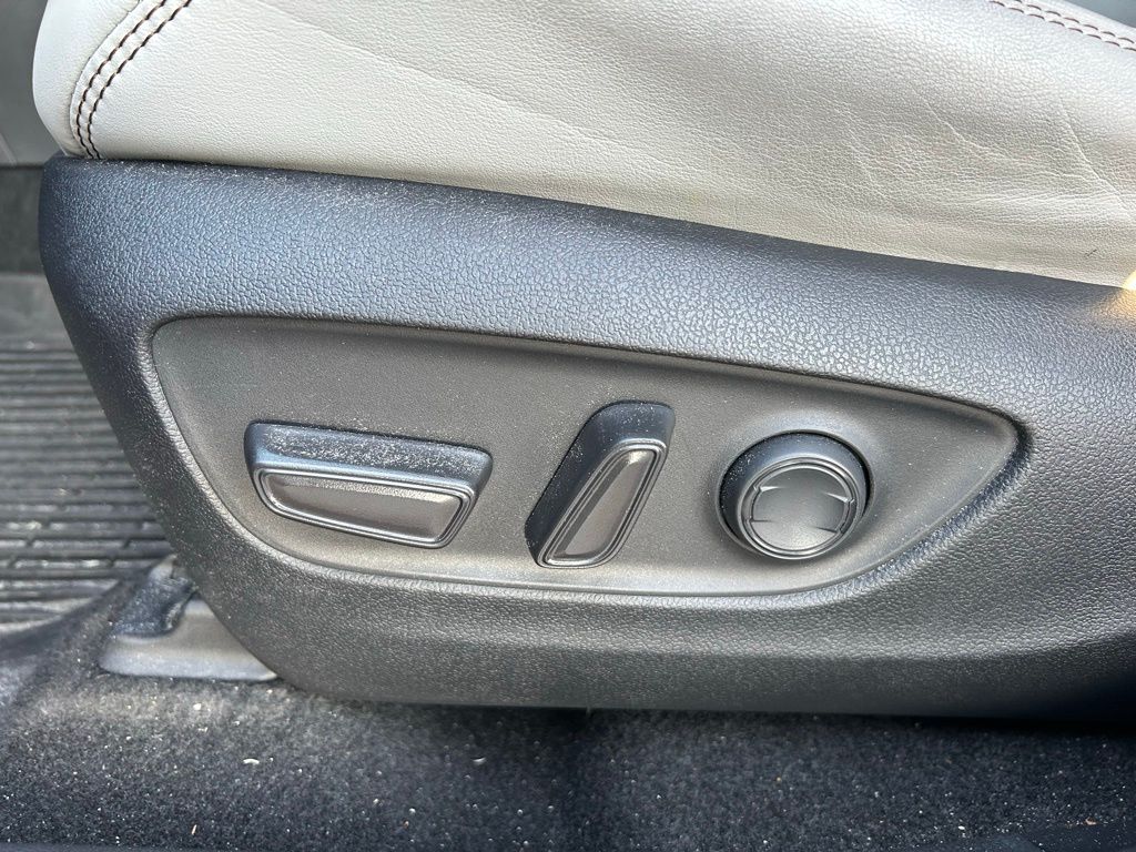 2023 Toyota RAV4 XLE Premium 16