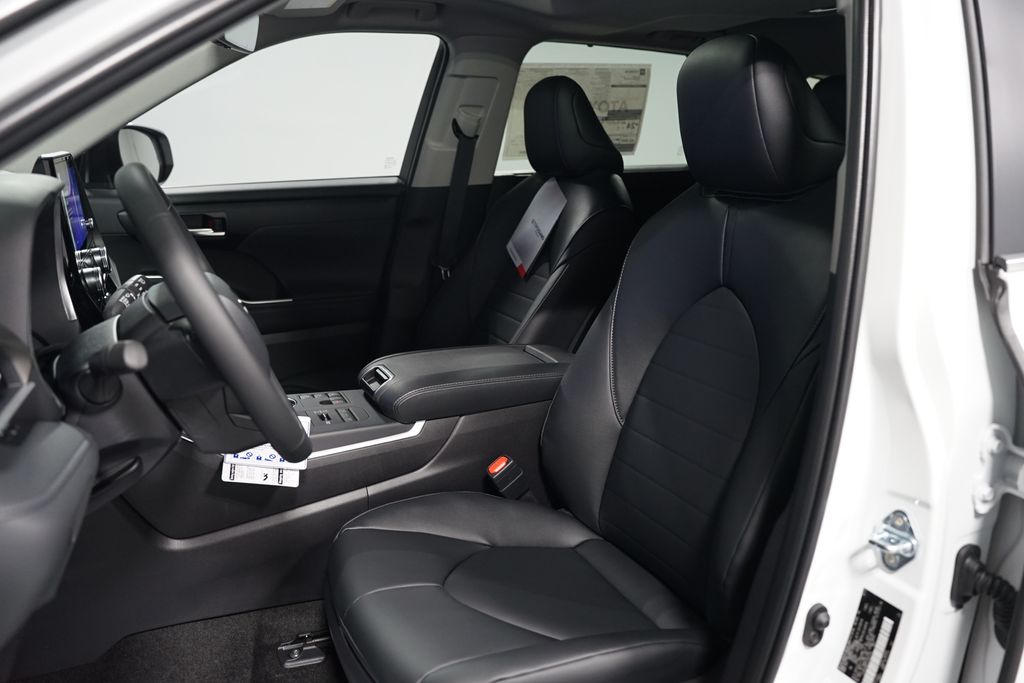 Thumbnail: 2026 Toyota Highlander - 27