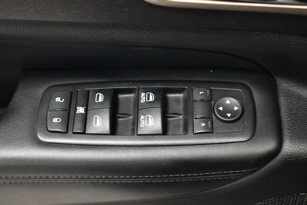 Thumbnail: 2016 Jeep Grand Cherokee - 15