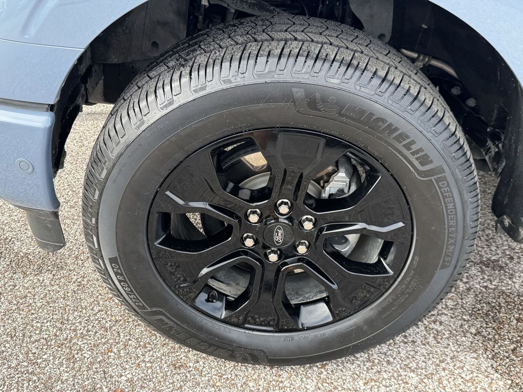 View vehicle photo 3