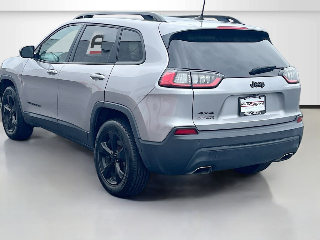 Used 2019 Silver Jeep Latitude Plus image 5