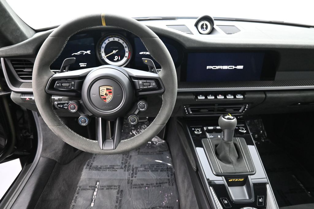 Used 2024  Porsche  image 6