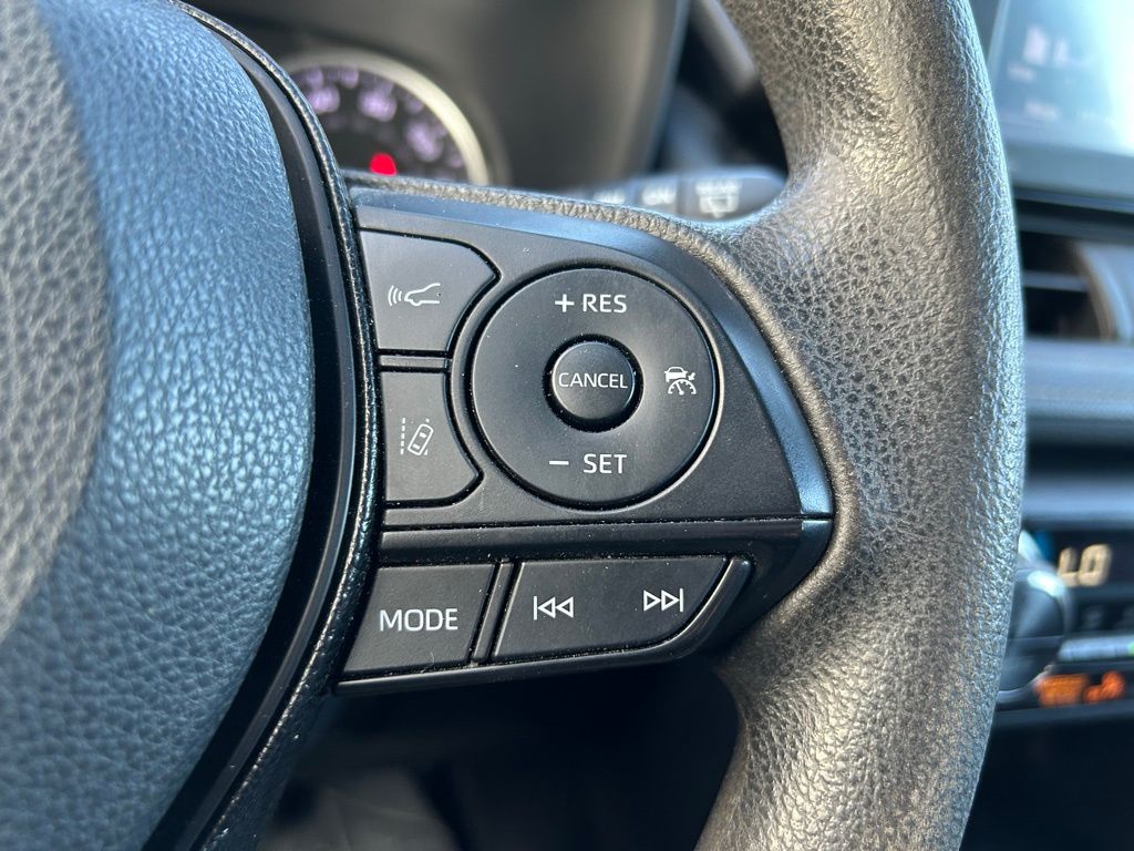 Thumbnail: 2021 Toyota RAV4 - 19