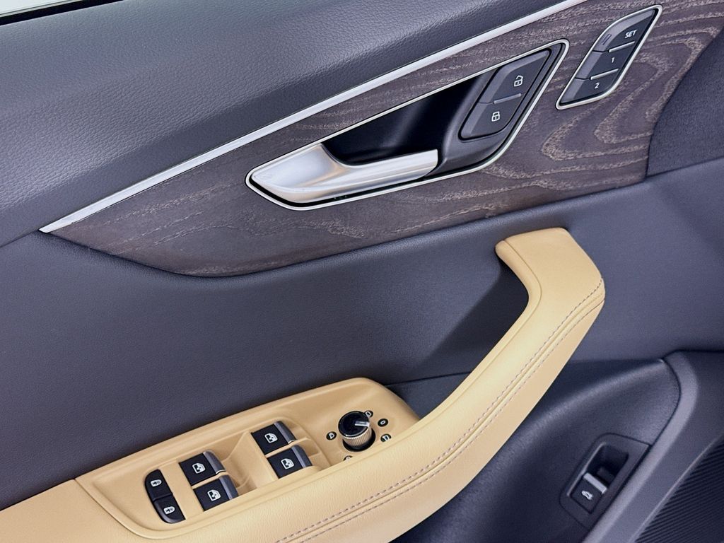 Thumbnail: 2026 Audi Q8 - 25