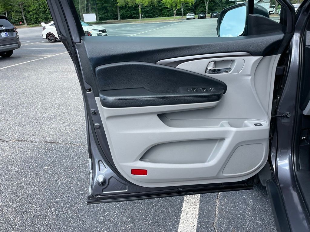 Thumbnail: 2018 Honda Pilot - 24
