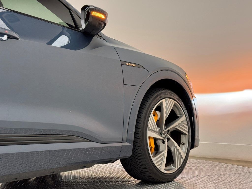2023 Audi e-tron S Prestige 15