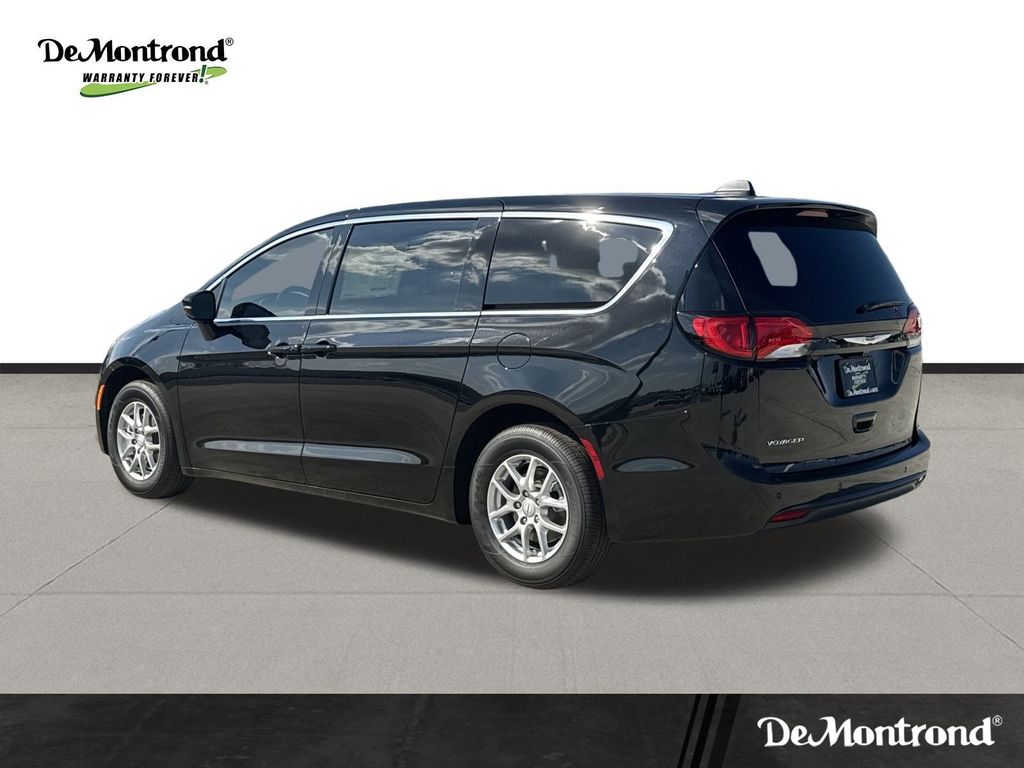 2026 Chrysler Voyager LX - 6