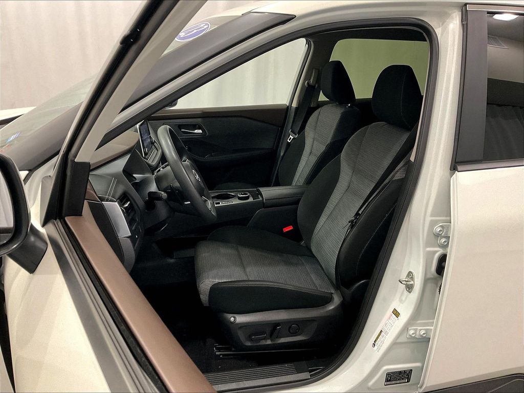 2023 Nissan Rogue — photo 10