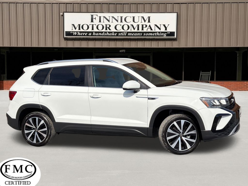 Pure White 2024 Volkswagen Taos SE FWD SUV / Crossover Front-Wheel Drive 8-Speed Automatic