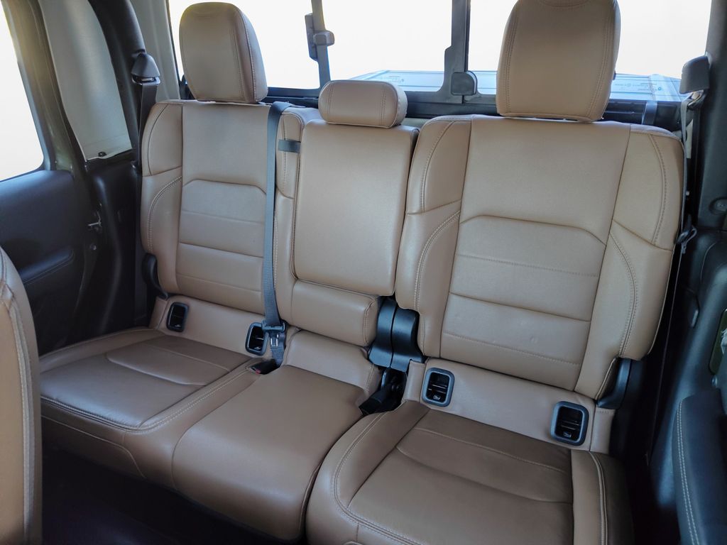 Used Car 2022 Jeep Gladiator  Overland For Sale Under $35,000 In Austin, Texas