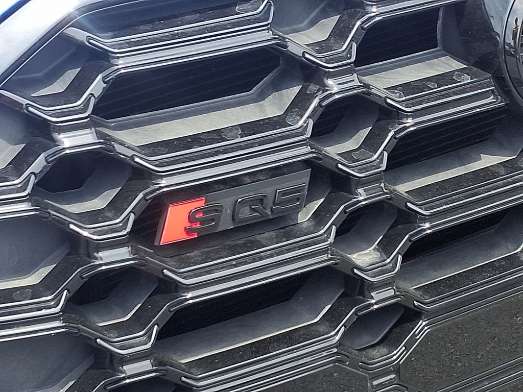 Thumbnail: 2023 Audi SQ5 - 31