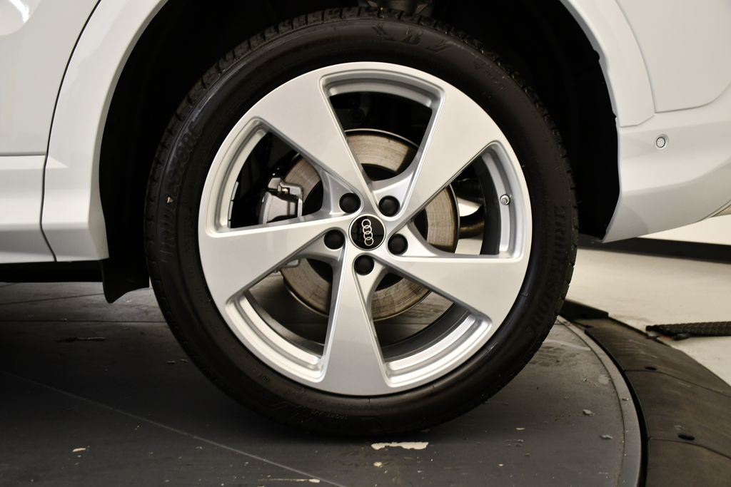 Thumbnail: 2025 Audi Q5 - 14