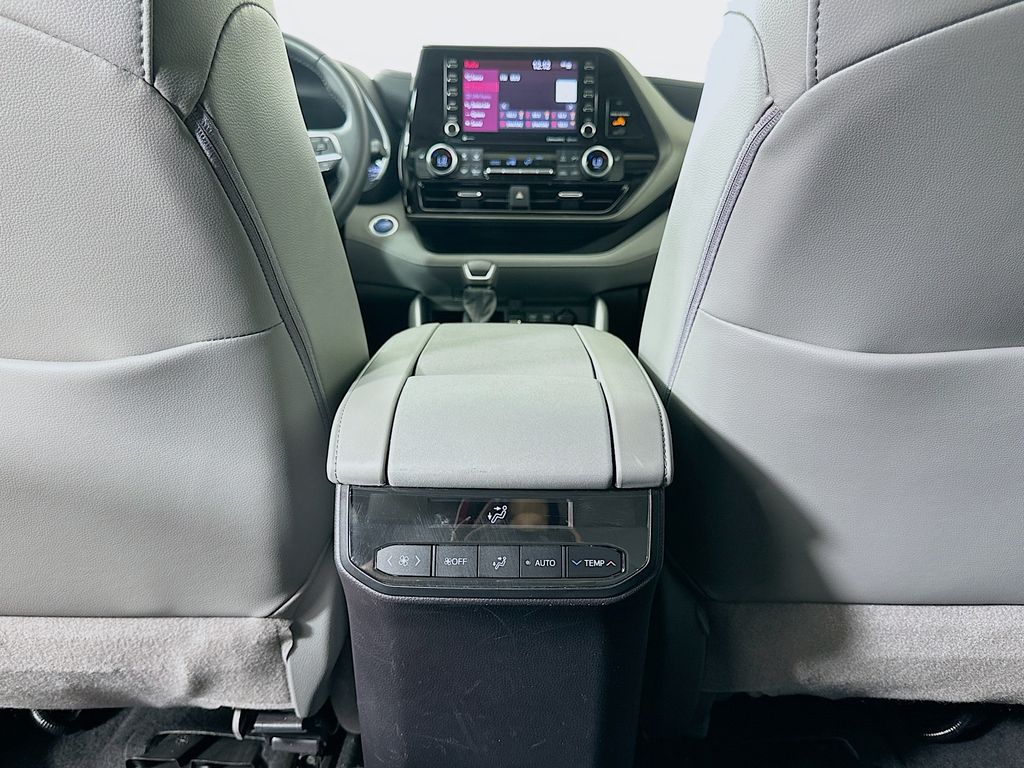 Thumbnail: 2021 Toyota Highlander - 26