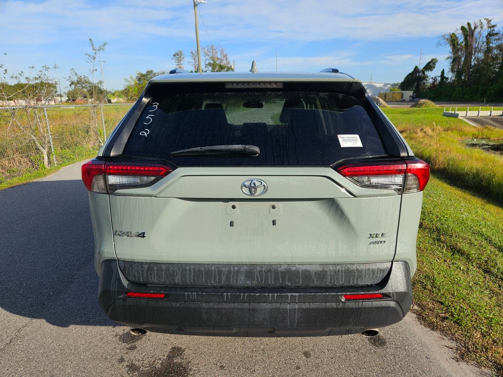 2021 Toyota RAV4 XLE 4