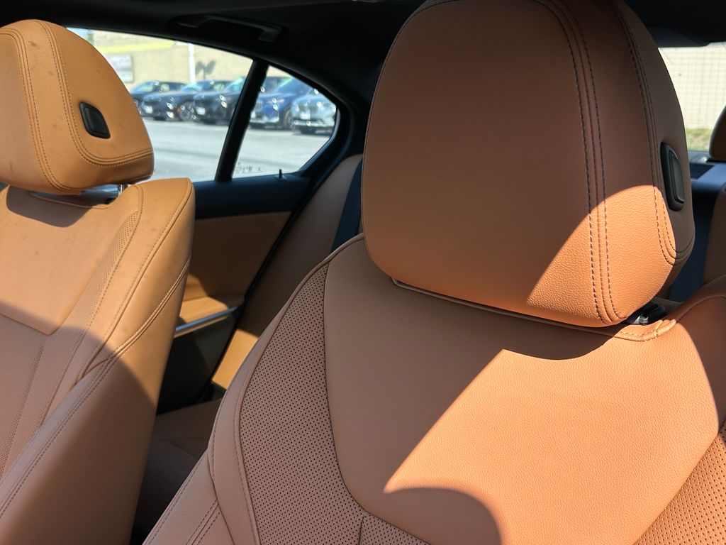 2025 BMW 3 Series 330i 14