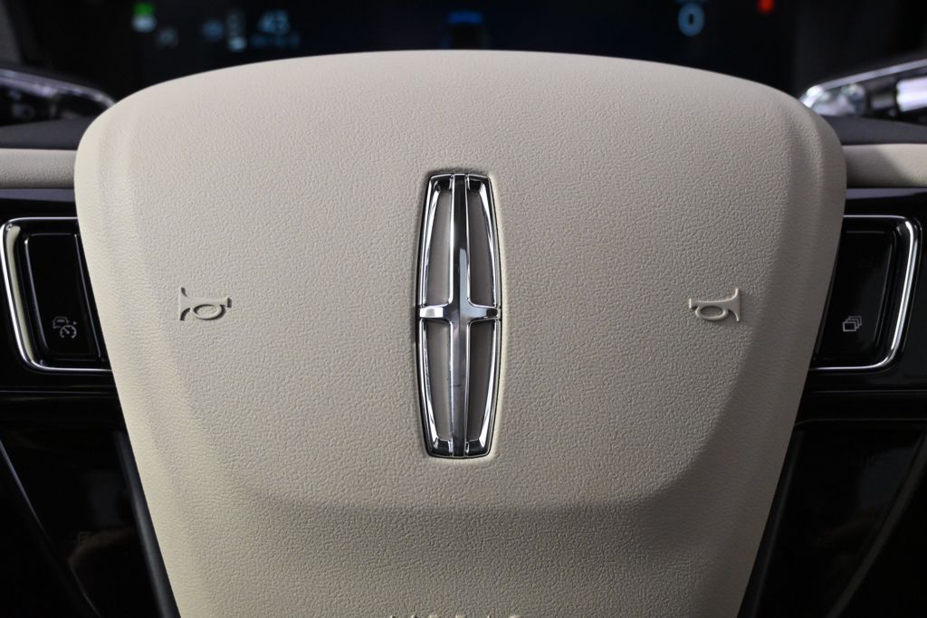 New 2026 White Lincoln Premiere image 37