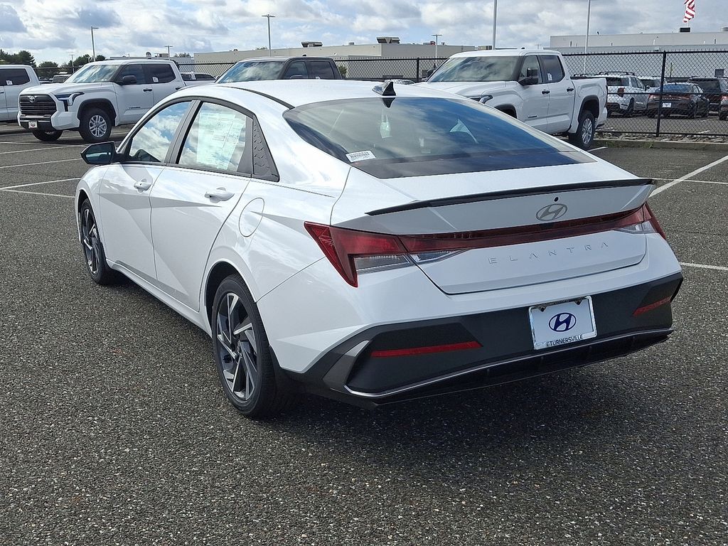 Thumbnail: 2025 Hyundai Elantra - 3