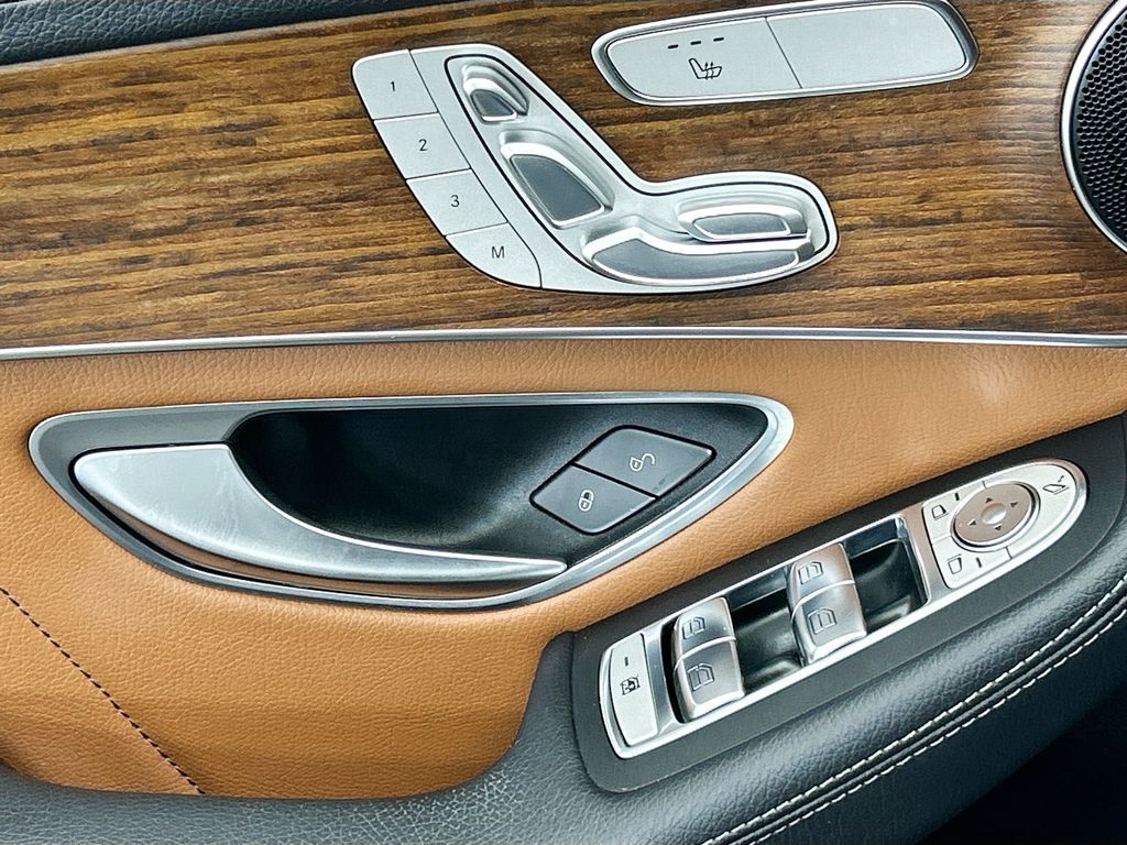 Thumbnail: 2023 Mercedes-Benz GLC - 21