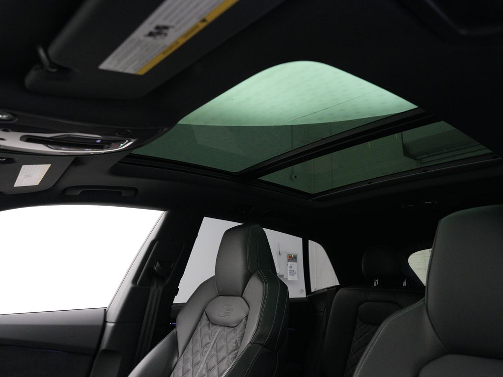 Thumbnail: 2023 Audi SQ8 - 12