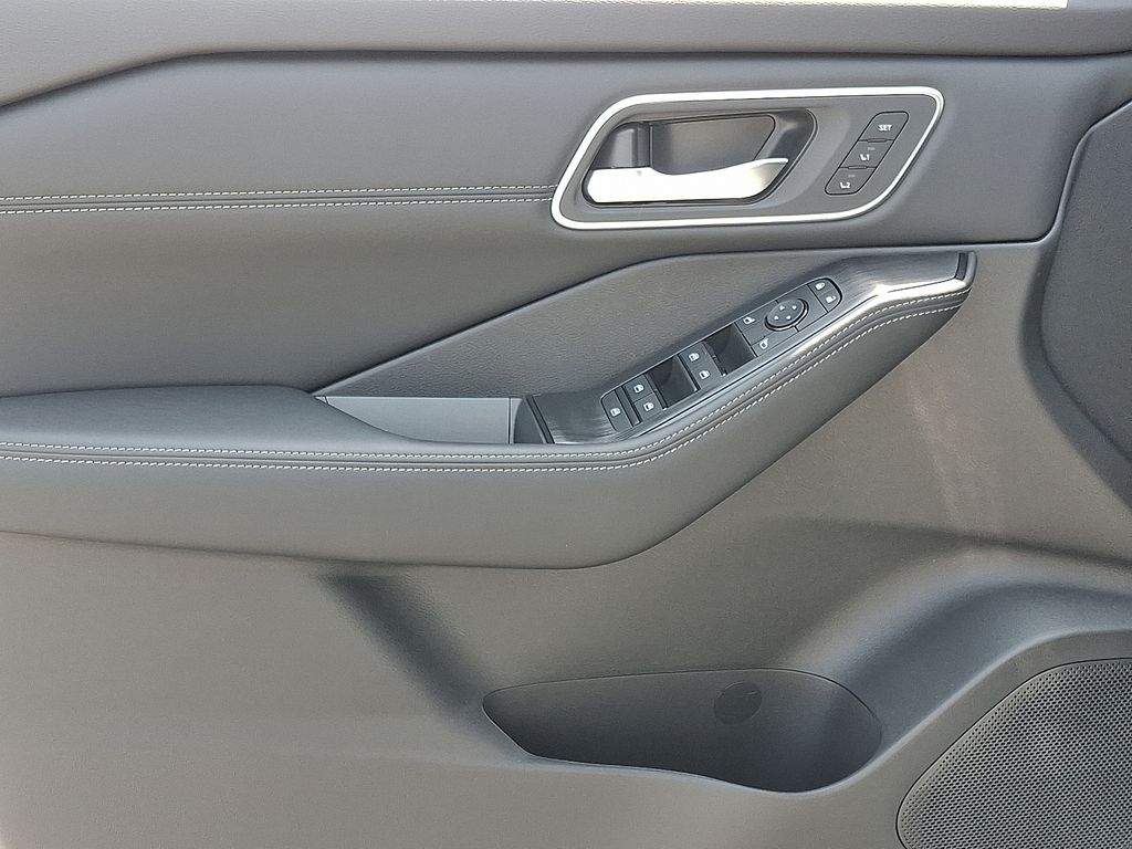 2026 Nissan Rogue — photo 8