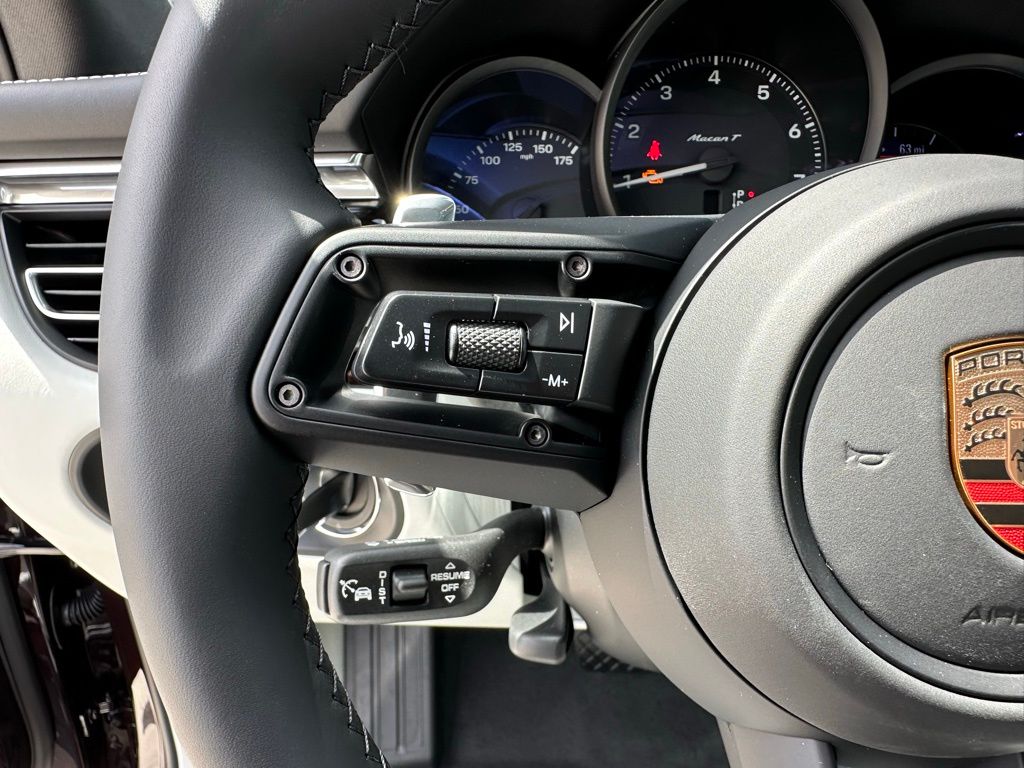 2025 Porsche Macan  20