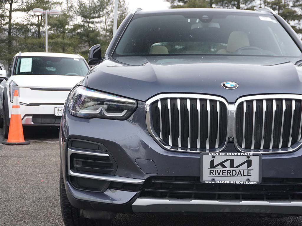 Used 2022 Gray BMW xDrive40i image 17