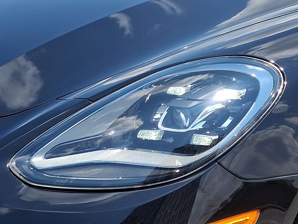 Thumbnail: 2023 Porsche Panamera - 13