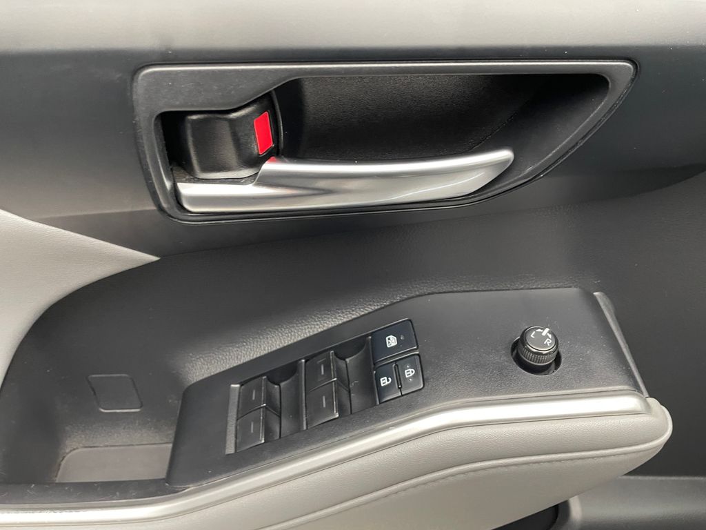 Thumbnail: 2021 Toyota Highlander - 10