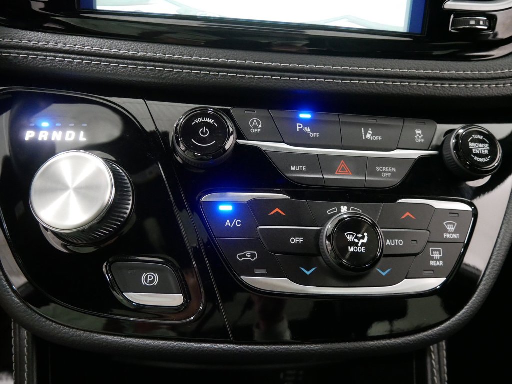 Used 2026 Chrysler Pacifica Van