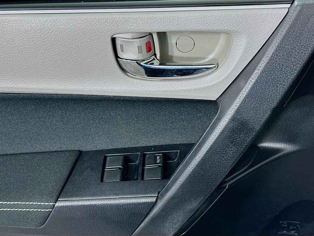 Thumbnail: 2017 Toyota Corolla - 16