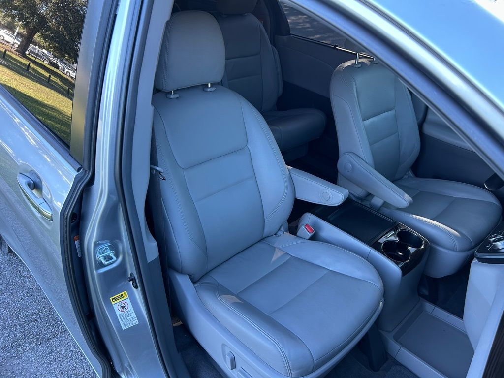 Thumbnail: 2017 Toyota Sienna - 16