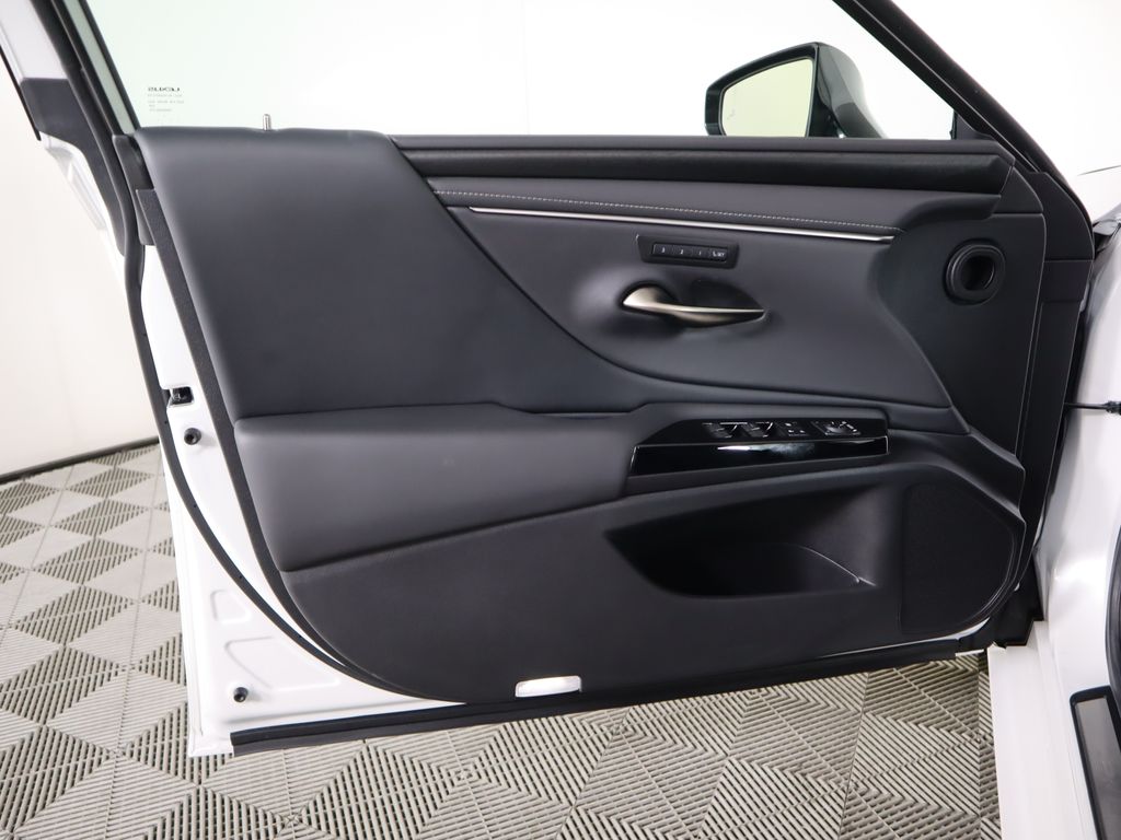 Thumbnail: 2025 Lexus ES - 25
