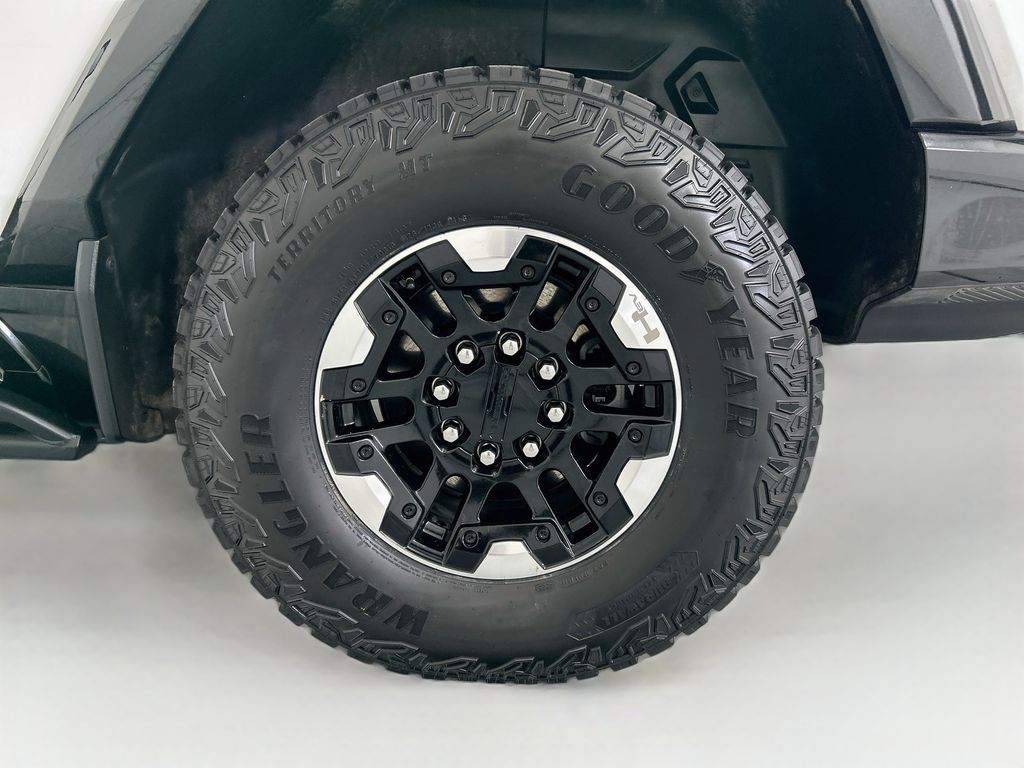 Used 2023 White GMC Edition 1 image 30