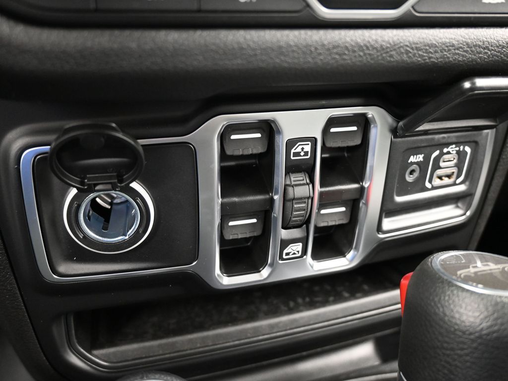 New 2026 Granite Crystal Metallic Clearcoat Jeep Sport image 18