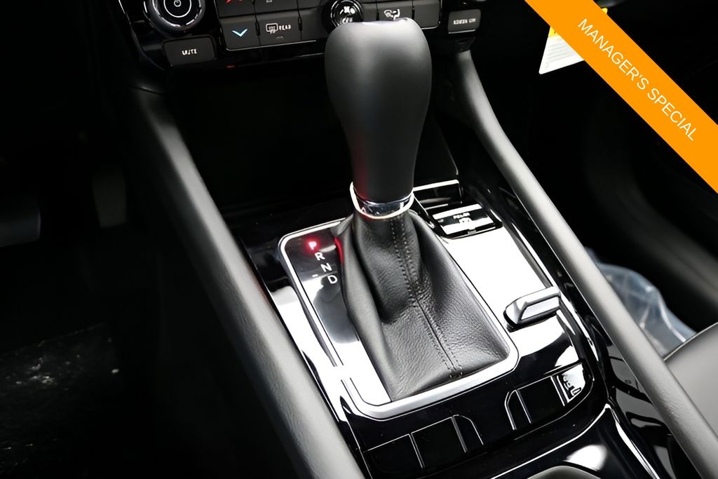 New 2026 White Jeep Latitude Altitude image 21