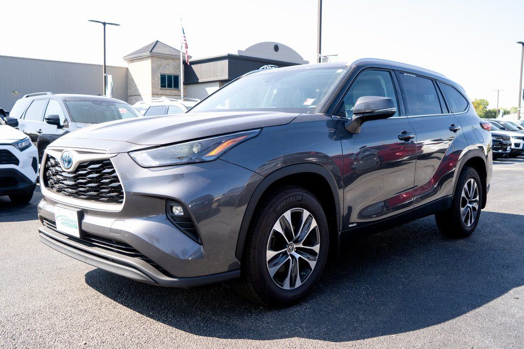 2022 Toyota Highlander Hybrid XLE AWD