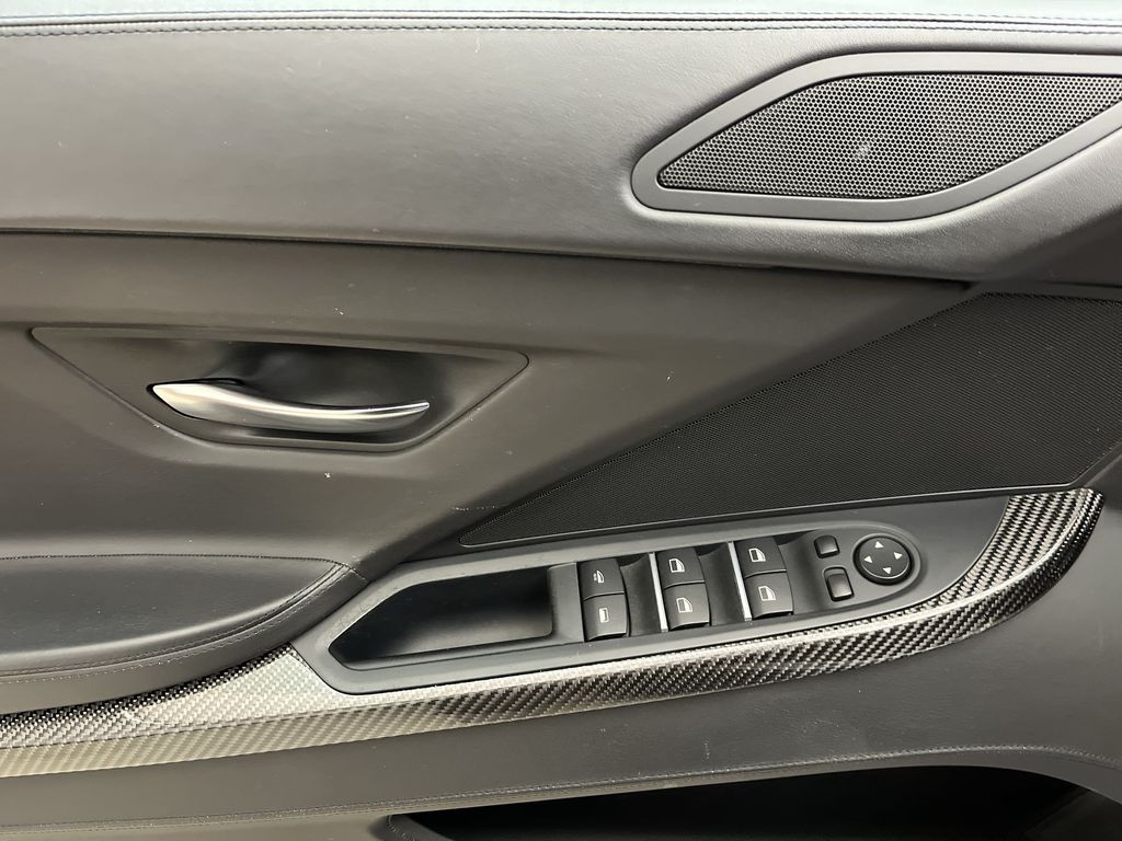 Thumbnail: 2012 BMW M6 - 13