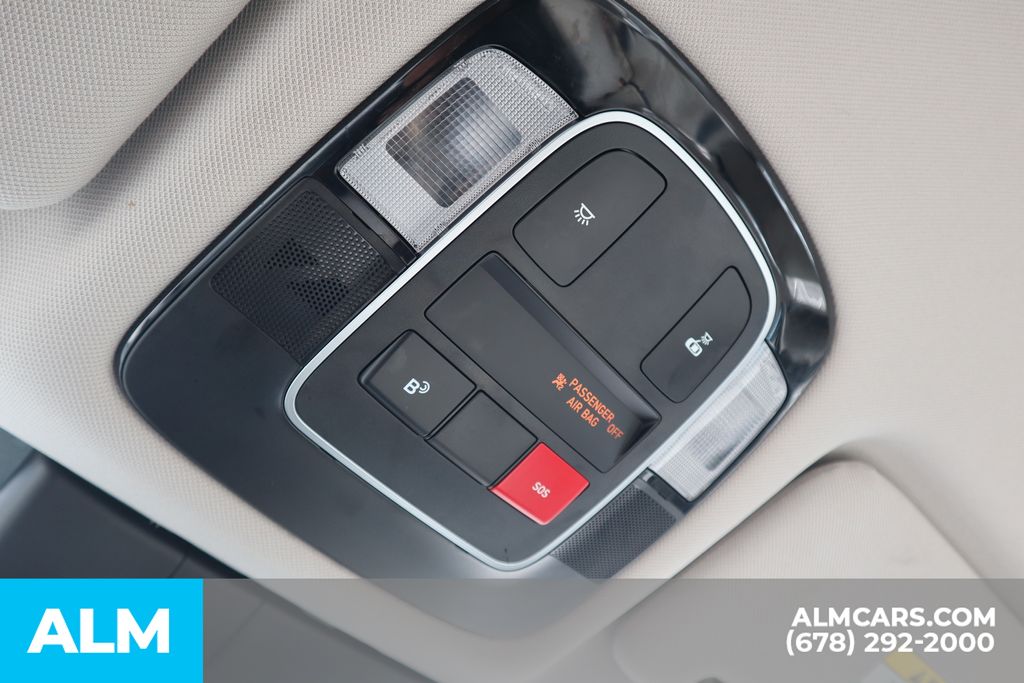 Used 2025 Silver Hyundai SEL image 35