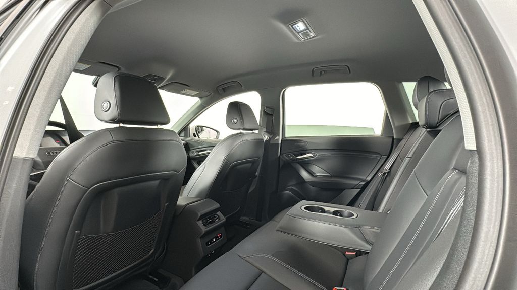 2025 Audi Q6 e-tron Premium 32