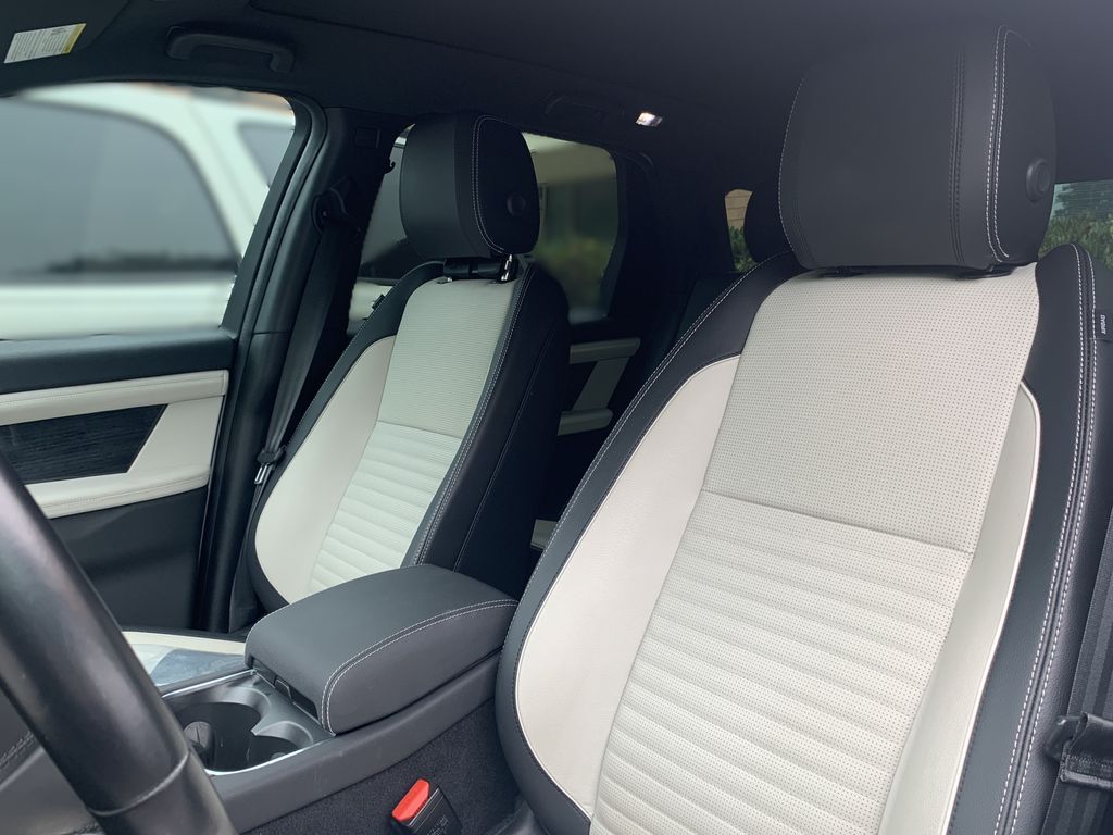 Thumbnail: 2023 Land Rover Discovery Sport - 8