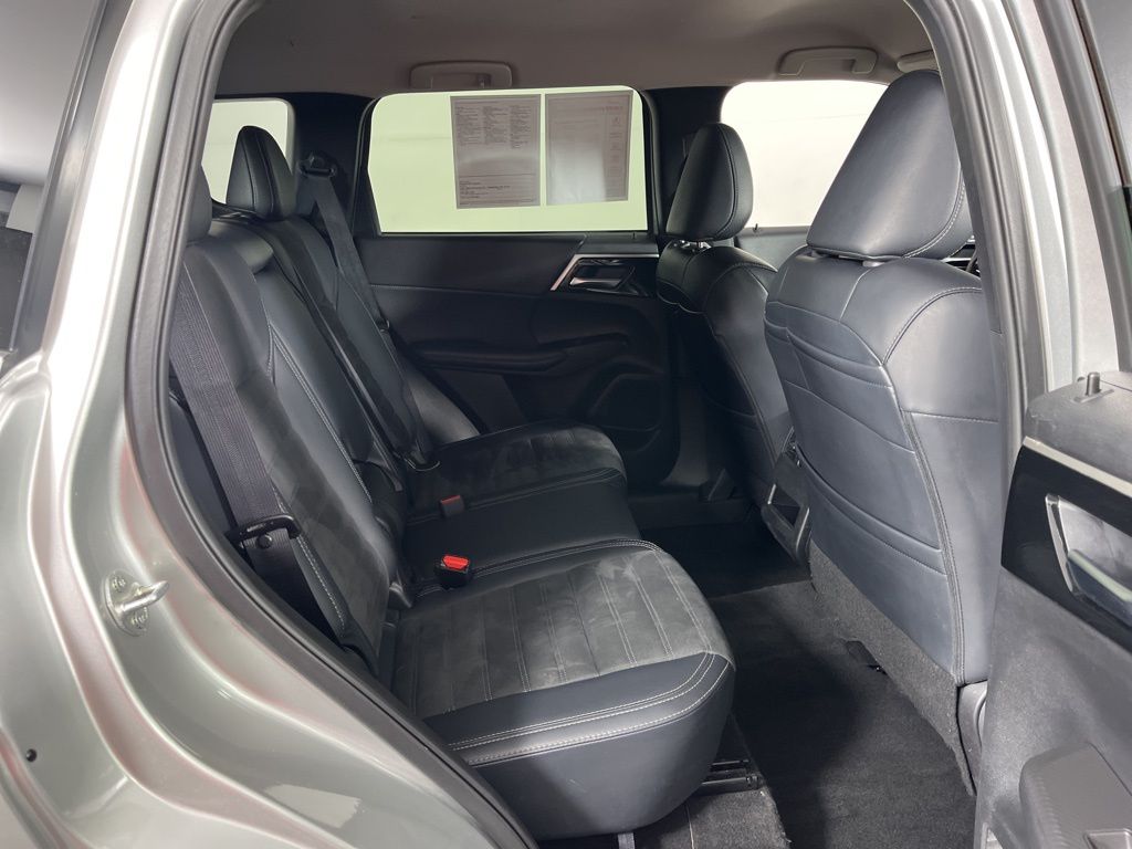 Thumbnail: 2024 Mitsubishi Outlander - 7