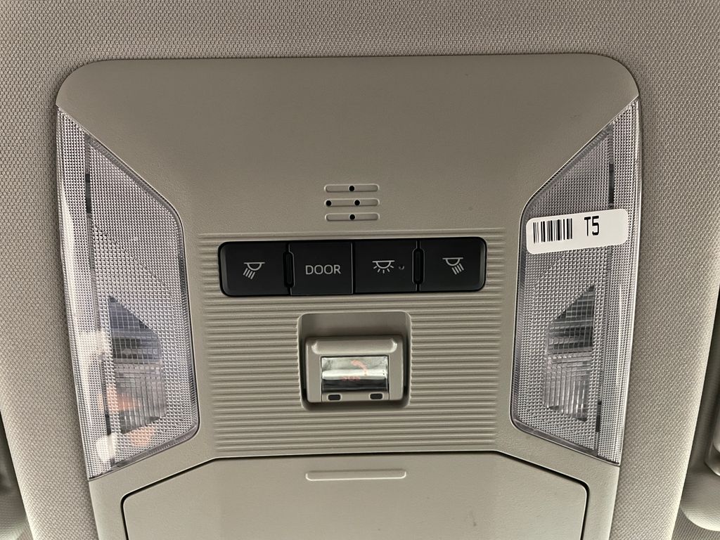 2024 Toyota RAV4 XLE 32