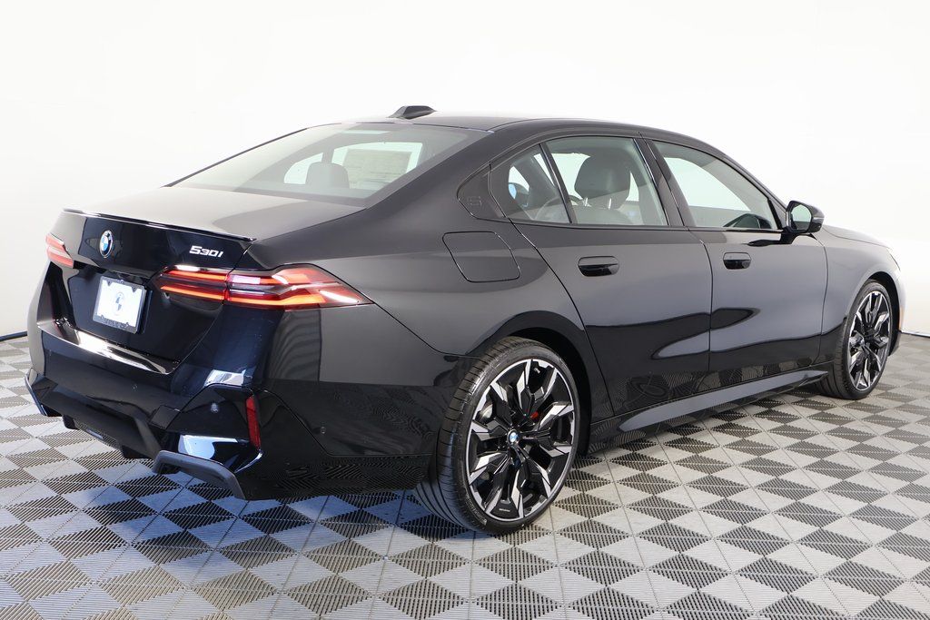 Thumbnail: 2027 BMW 5 Series - 2