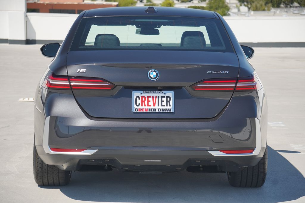 Thumbnail: 2026 BMW i5 - 6