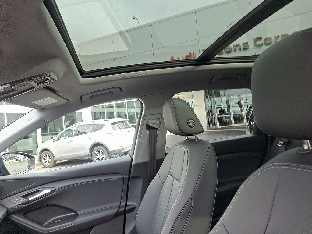 Thumbnail: 2025 Audi Q6 e-tron - 14