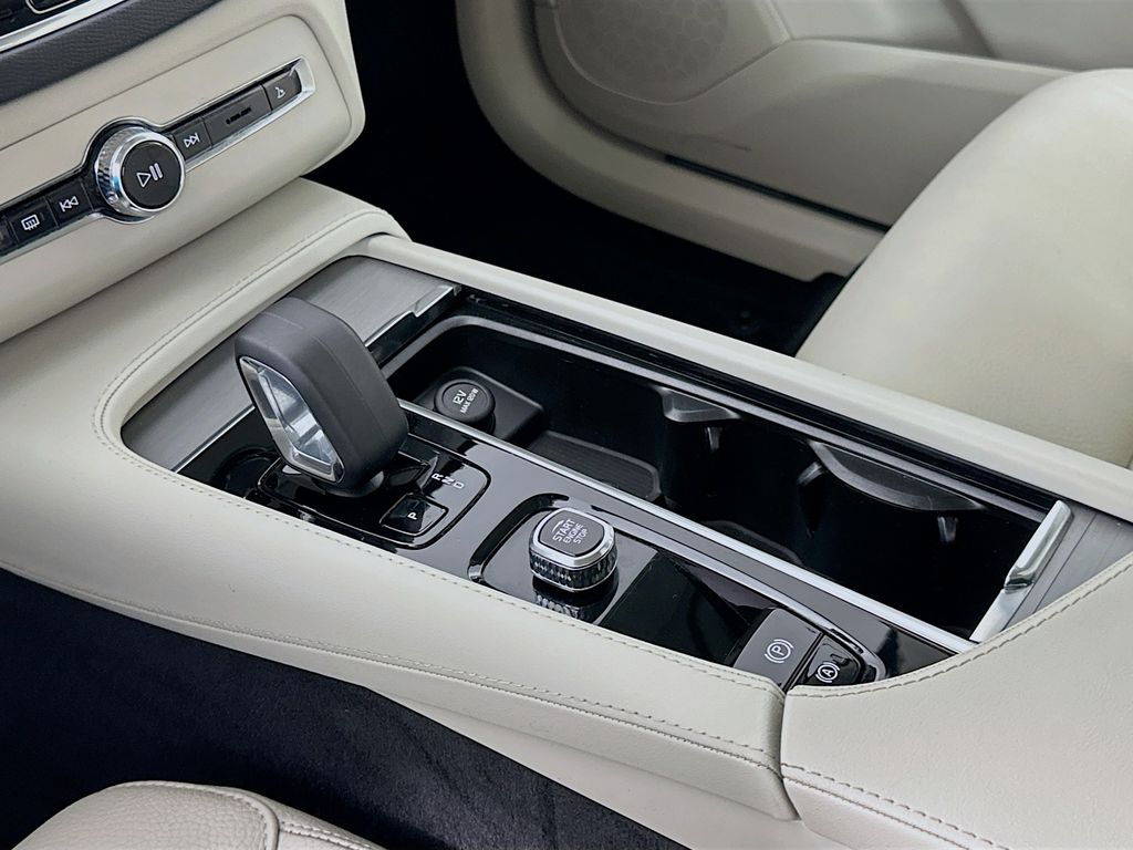 Thumbnail: 2023 Volvo XC90 - 17