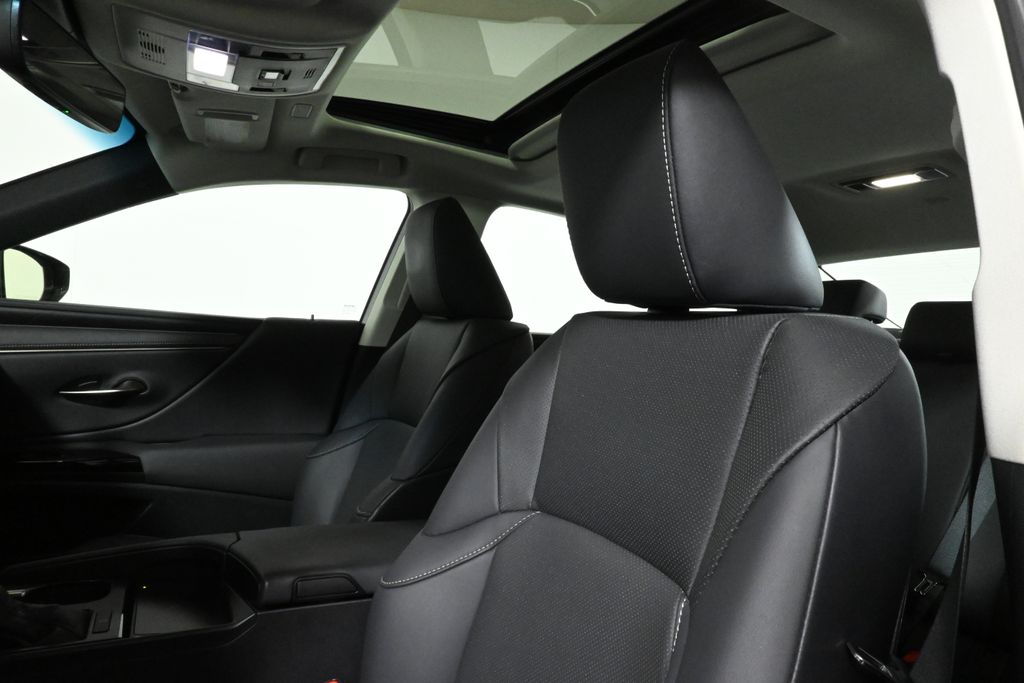 Thumbnail: 2023 Lexus ES - 16