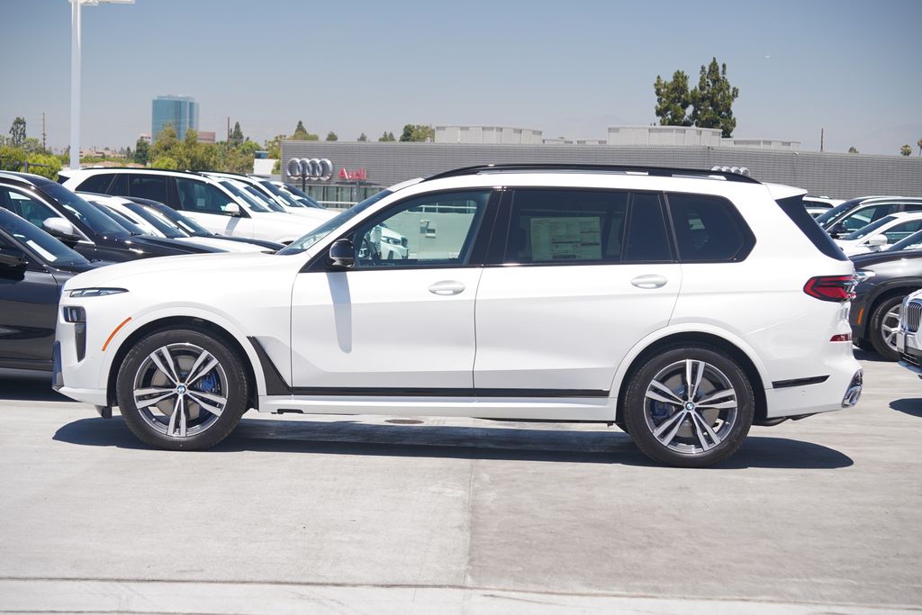 2025 BMW X7 M60i 4