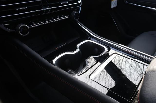 Thumbnail: 2026 Chevrolet Traverse - 32