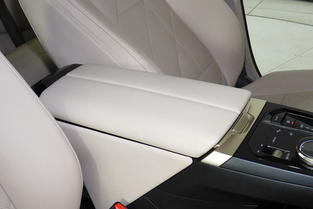 Thumbnail: 2023 BMW iX - 15